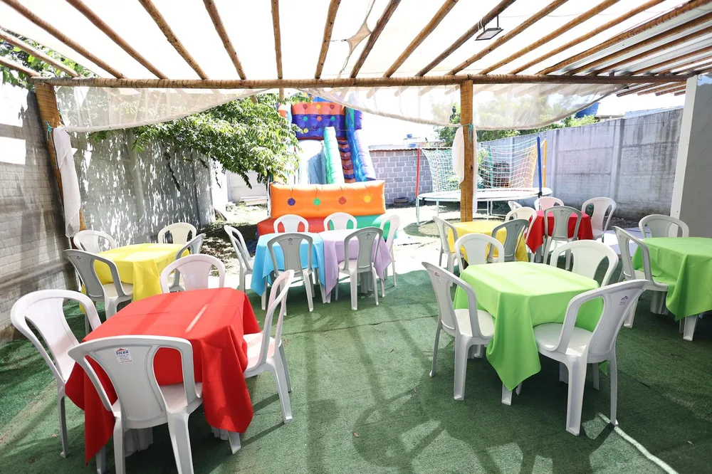 Espaço para festas montado para receber os convidados